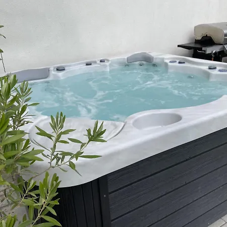 Villa House In With Swimming Pool, Bratislava Pezinok