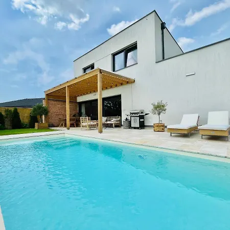 House In With Swimming Pool, Bratislava Villa *